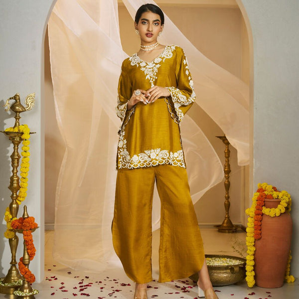 Jeevan - <br>Short linen-satin tunic with 3D threadwork and pearl detailing on the neckline and sleeves, paired with U-shaped matching bottoms